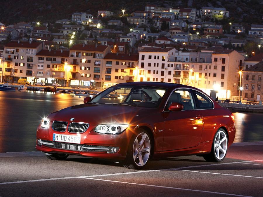  BMW 335i Coupe 2010 года  (фото 12 из 16)
